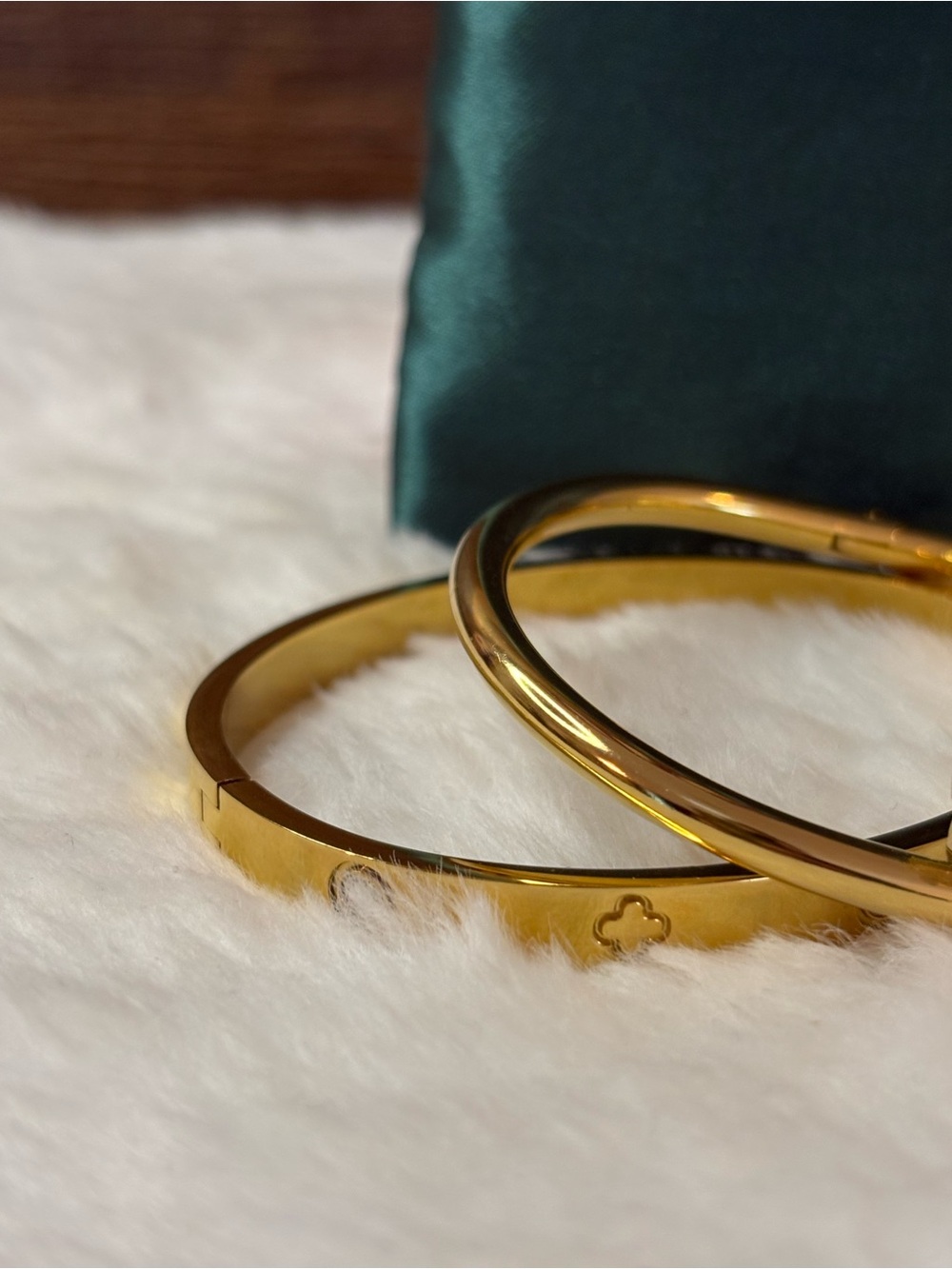 Gold Tone Nail Screw Bangle Bracelet Set - Elegant Women’s Jewelry - Picture 4 of 5